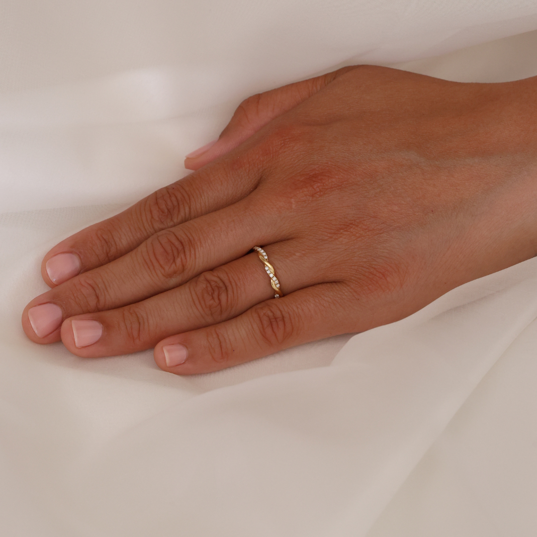 The Harmony Twist Band - Appleby Jewellers Dublin