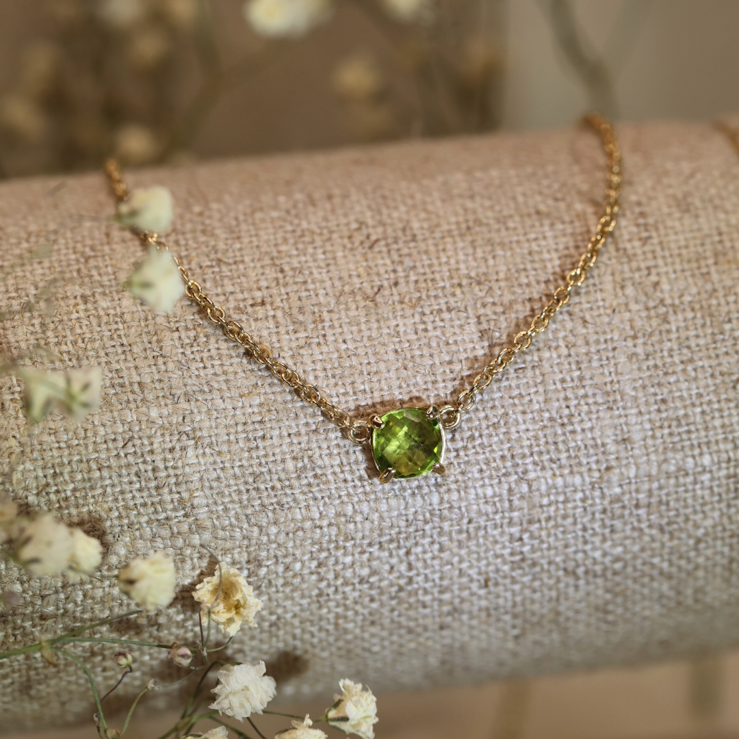 Peridot necklace gold clearance