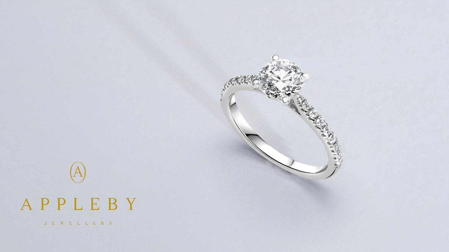 Solitaire with side diamonds
