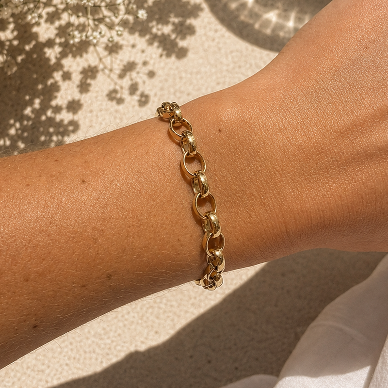 18ct gold oval belcher bracelet with polished links, crafted by Appleby Jewellers Dublin for elegant jewelry style.