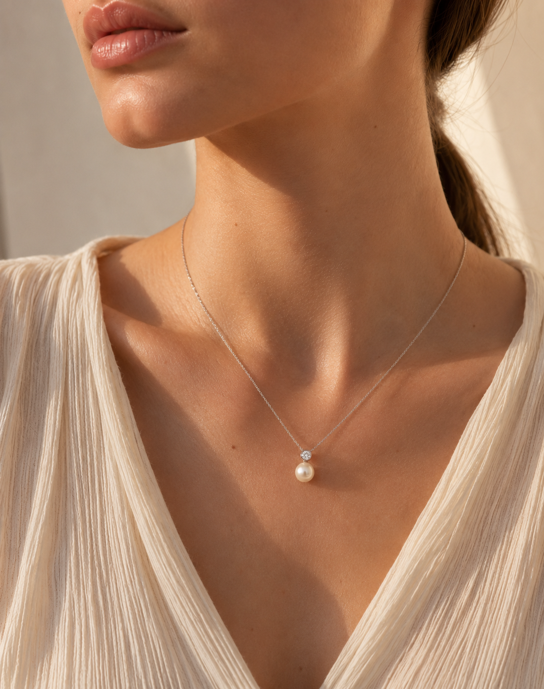 18ct White Gold Pearl & Diamond Pendant