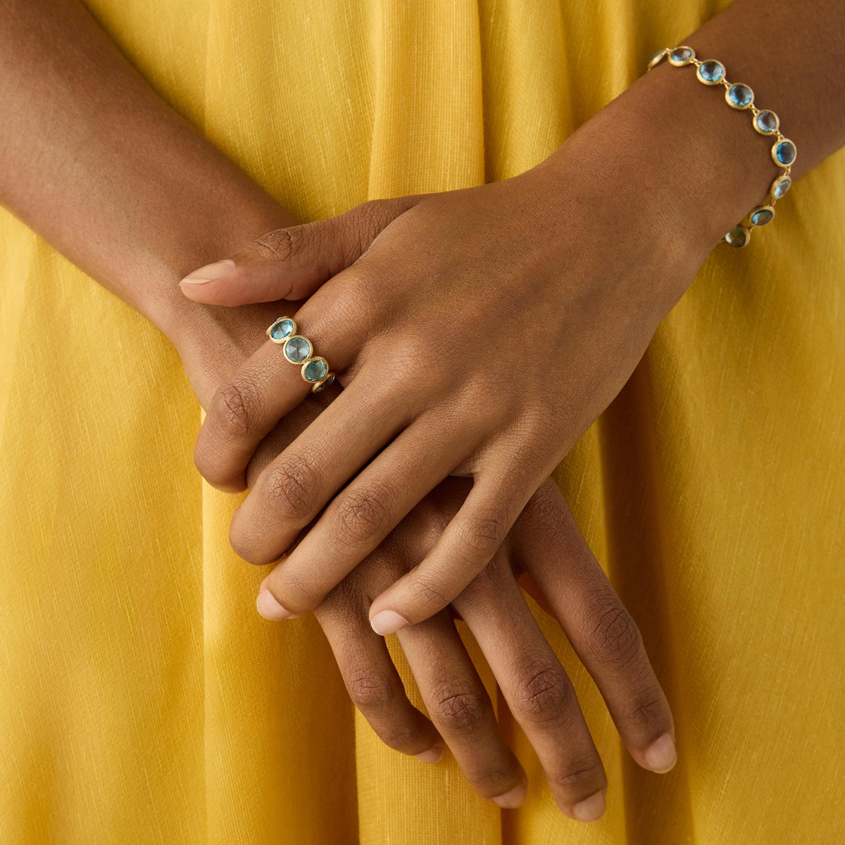 JAIPUR COLOR  18ct yellow gold band ring with topazes