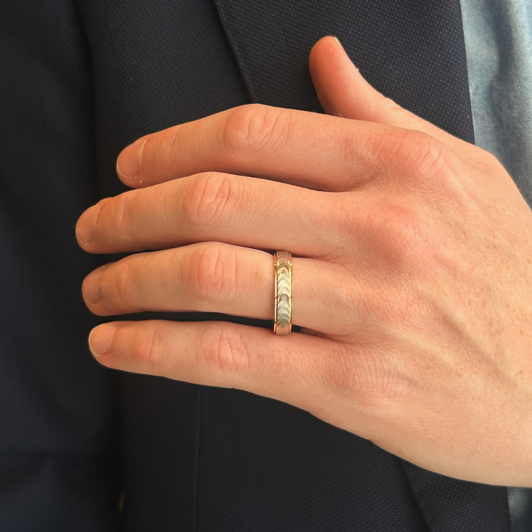 The Fishtail Etched Platinum Band