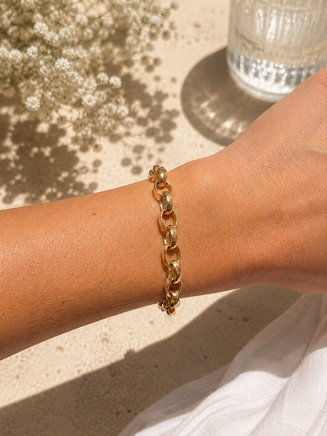 18ct gold oval belcher bracelet from Appleby Jewellers Dublin featuring interlinked oval-shaped gold links.