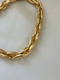 18ct gold oval link bracelet by Appleby Jewellers Dublin, showcasing a polished, elegant jewelry piece with interconnected oval links.