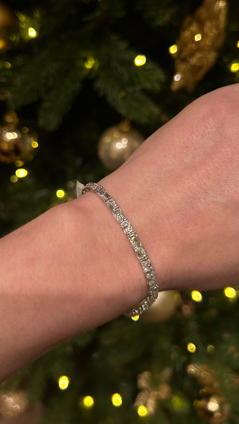 Baguette & Round Brilliant Diamond Bracelet