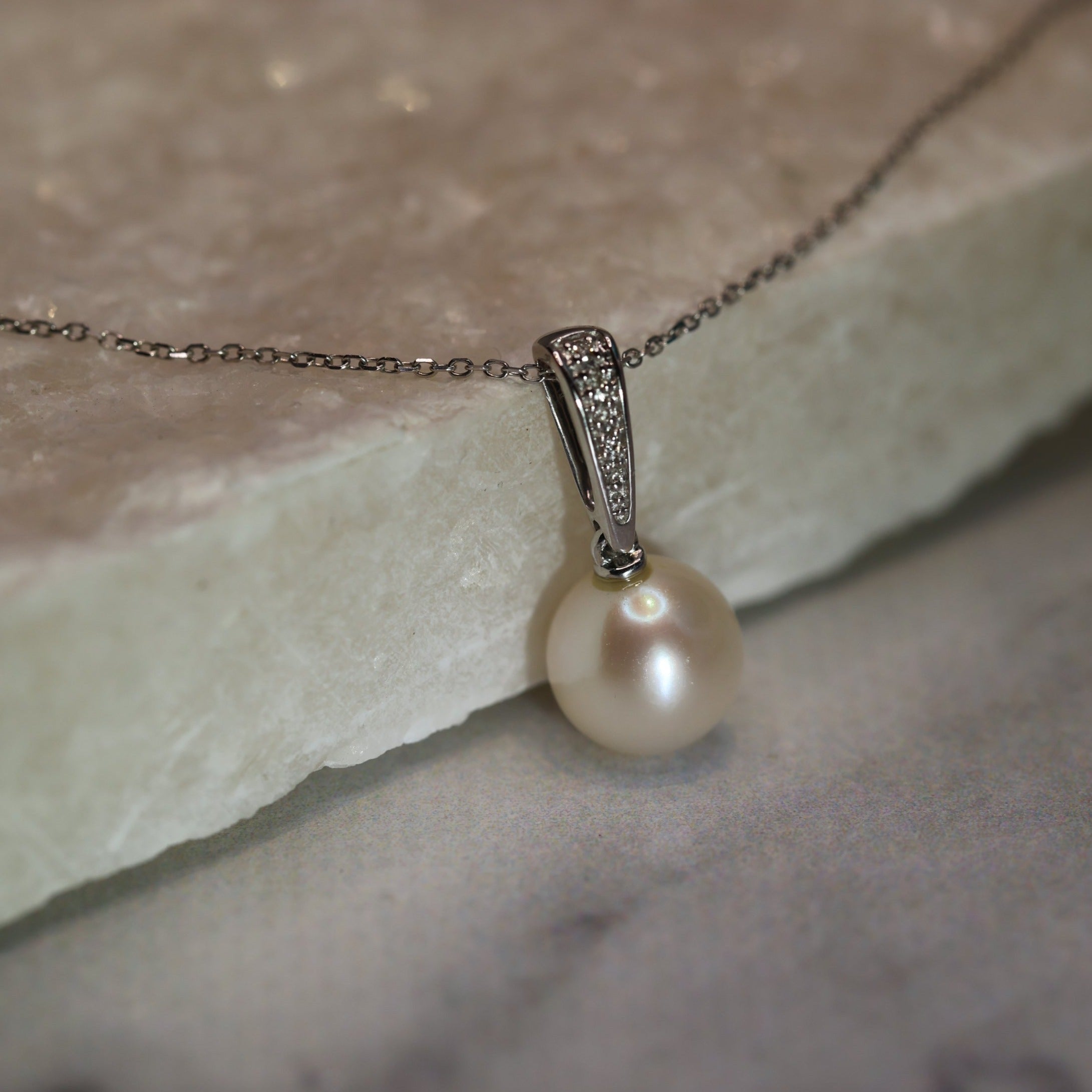 18ct Pearl & Diamond Drop Pendant