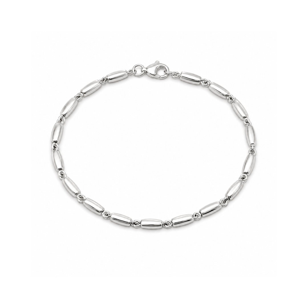 18ct white gold link bracelet from Appleby Jewellers Dublin with polished oval links and secure clasp.