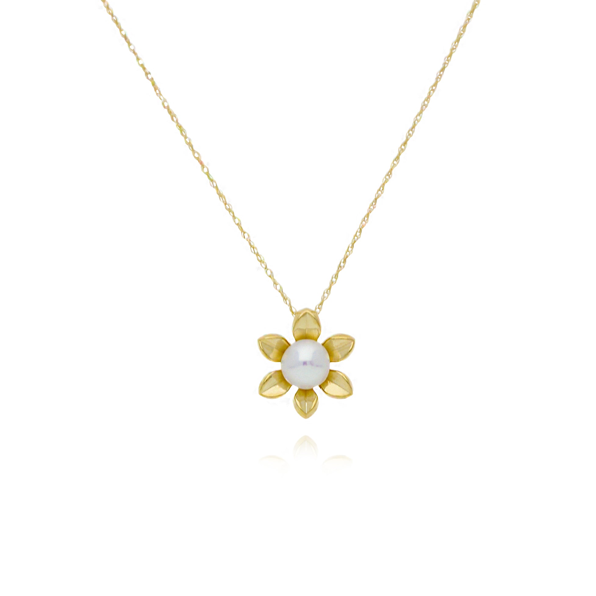 Pearl Flower Pendant in Yellow Gold